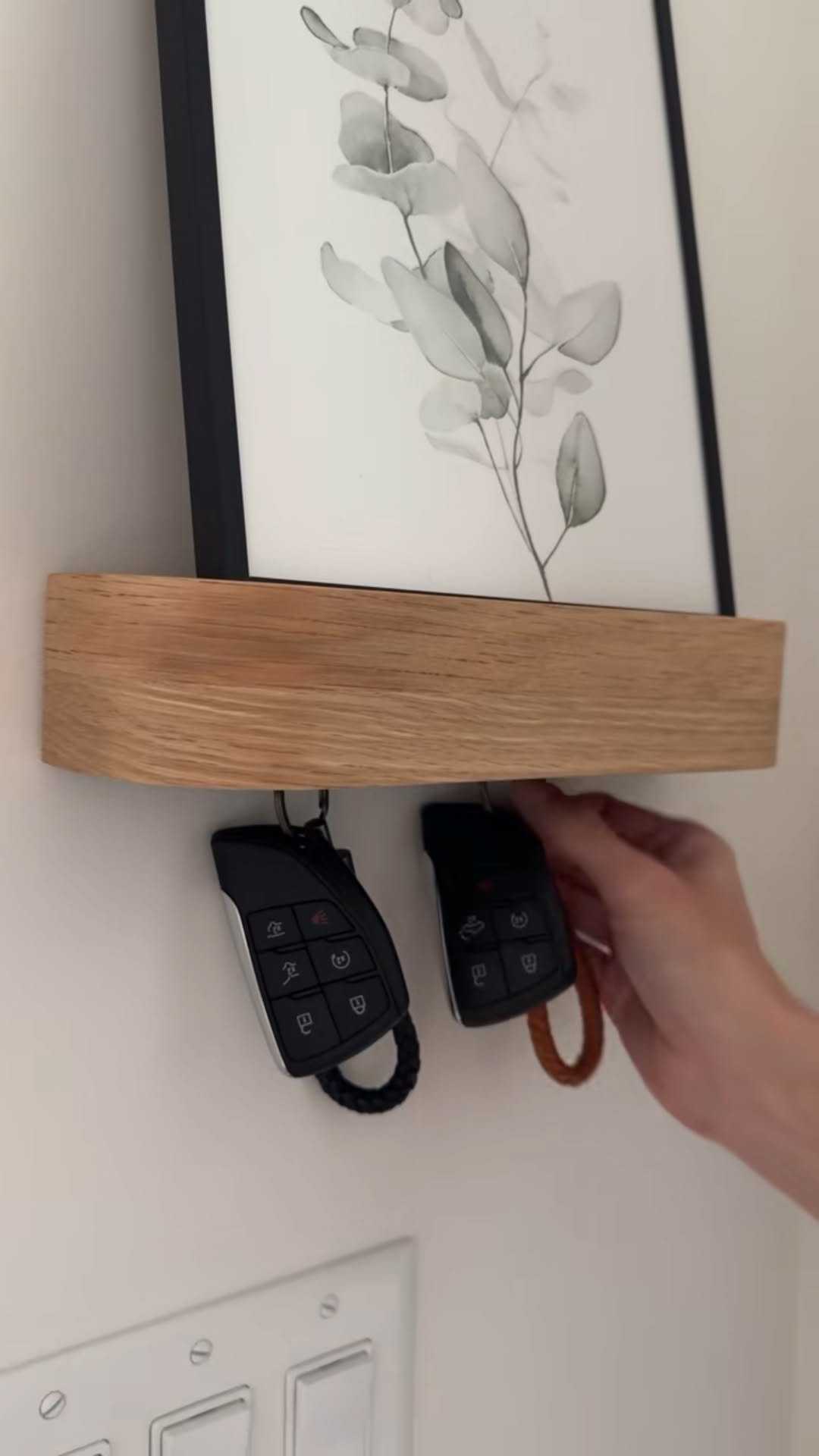 10 Key Holders That Are More Than Just Functional: Transform Your Entryway! - 2. Sleek Modern Magnetic Holders 1