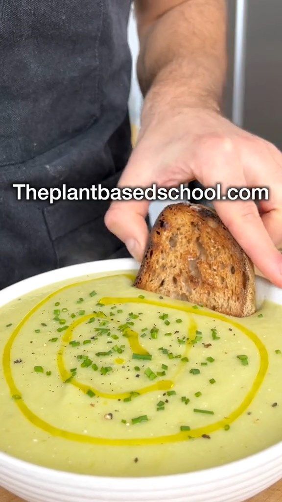 5 Easy Crock Pot Soup Recipes That'll Make You Feel All Warm Inside! - 1. Creamy Potato and Leek Soup 1
