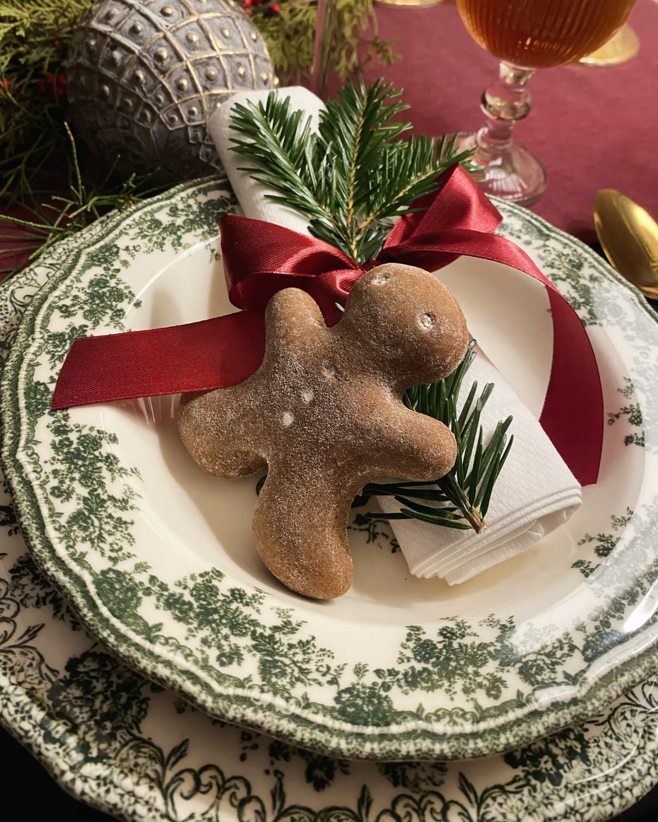 Gingerbread Kitchen Decor Ideas: Sweeten Up Your Space this Holiday Season! - 3. Whimsical Gingerbread Table Settings 1