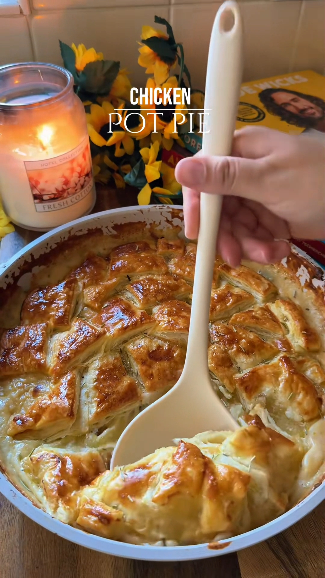 5 Perfect Movie-Night Pairings with Easy One-Pan Recipes - 1. Rom-Com Comfort: Skillet Chicken Pot Pie for a Sweet Movie Night 1
